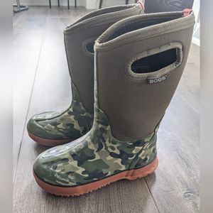 Boys Bogs winter boots sz 2